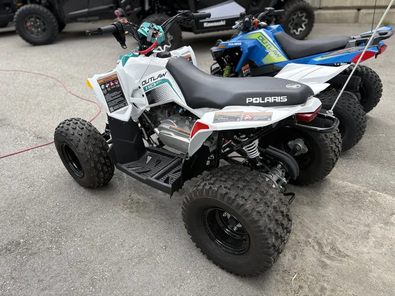 2025 Polaris OUTLAW 110 EFI - BRIGHT WHITE / RAD GREEN - Bright White / Radiant Green