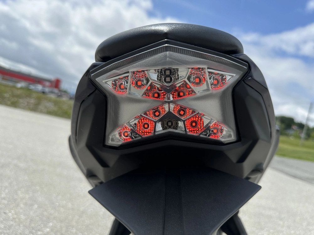 2025 Kawasaki Ninja 650 alt