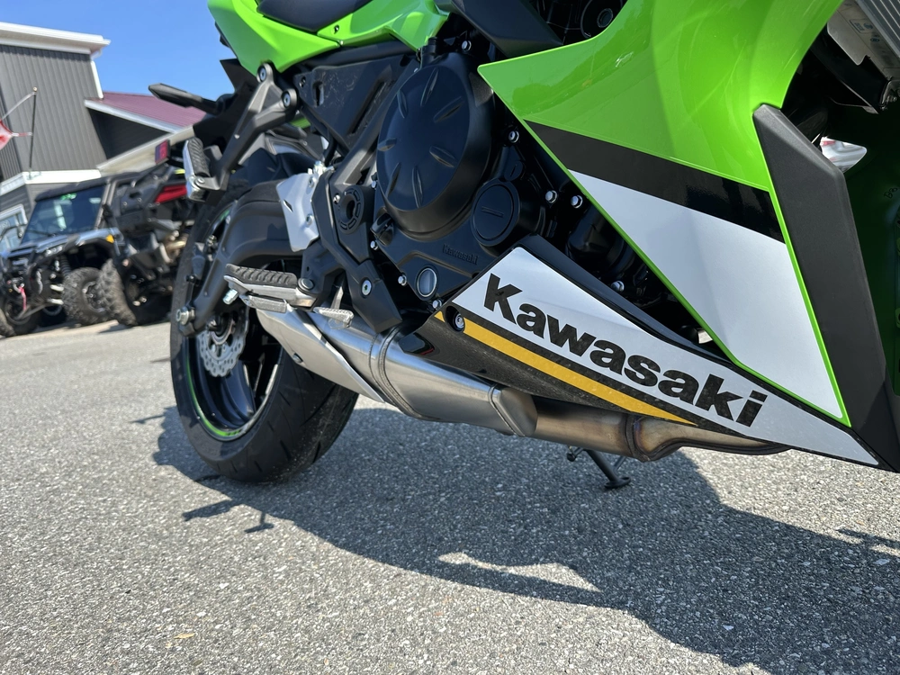2025 Kawasaki Ninja 650 Krt alt