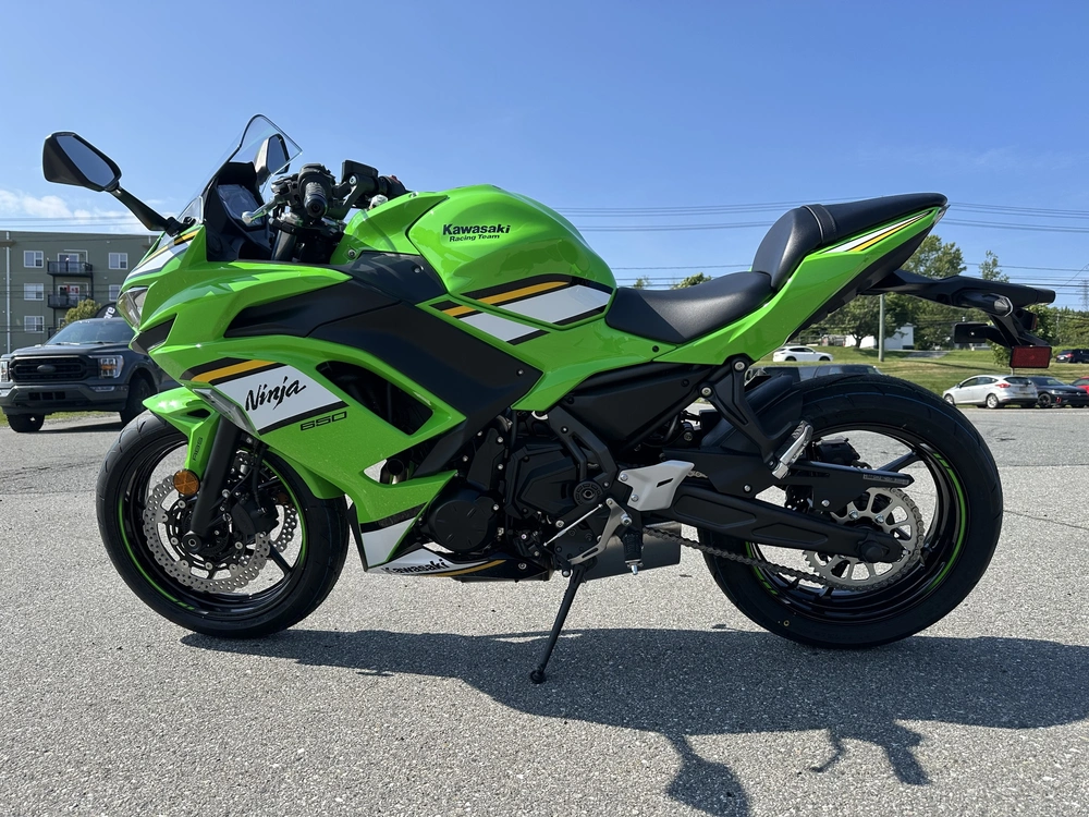 2025 Kawasaki Ninja 650 Krt alt