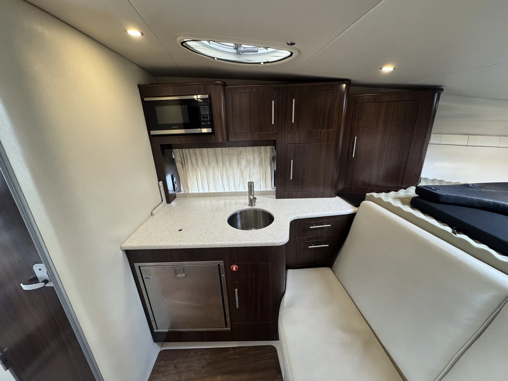 Regal 32 Express 2017 alt