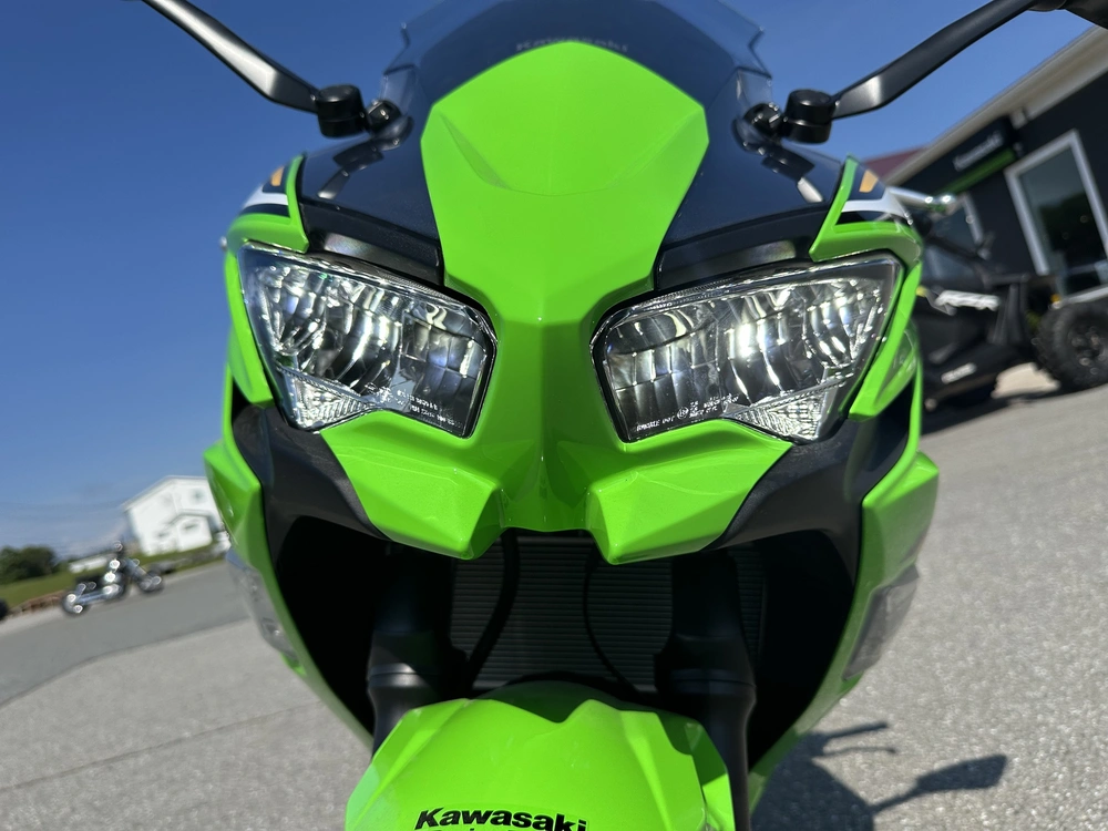 2025 Kawasaki Ninja 650 Krt alt