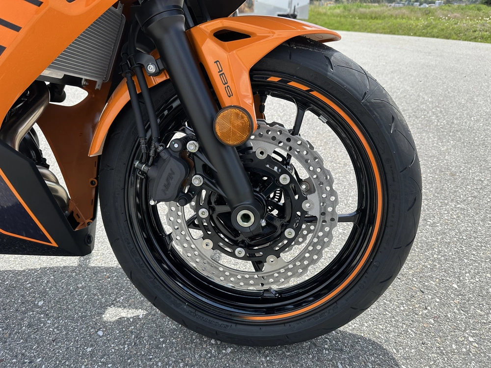 2025 Kawasaki Ninja 650 alt
