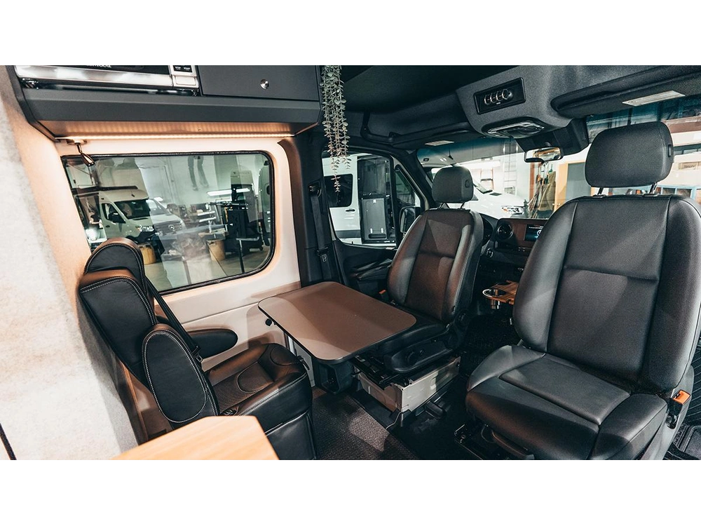 Uwagen Série 4 Overland 2026 alt