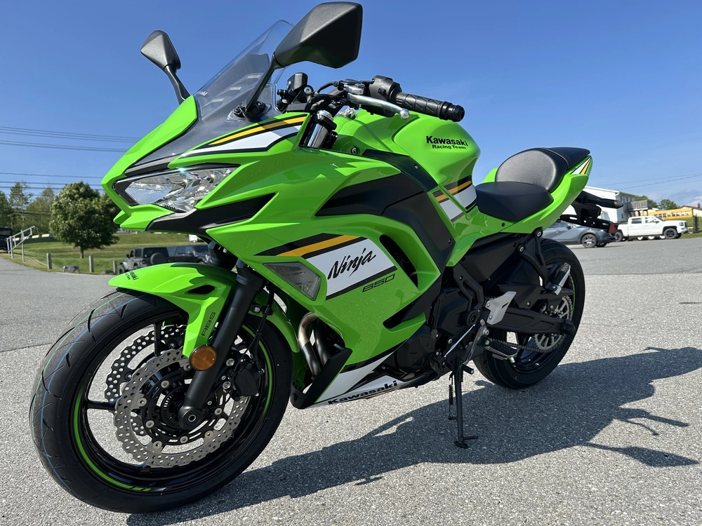 2025 Kawasaki Ninja 650 Krt alt