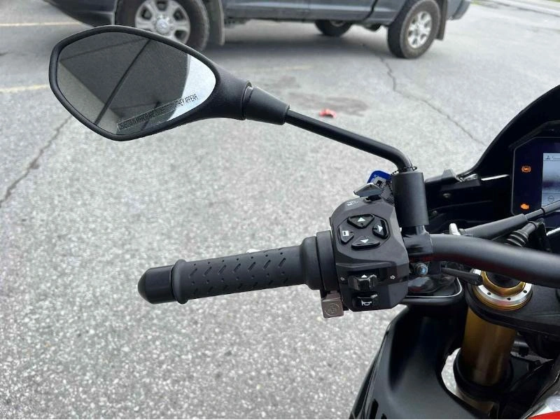 2022 Aprilia Tuono V4 alt