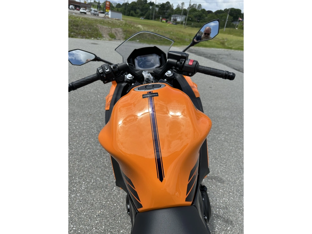 2025 Kawasaki Ninja 650 alt