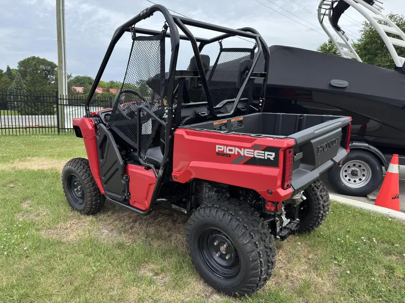 2025 Honda Pioneer 520 thumbnail 5
