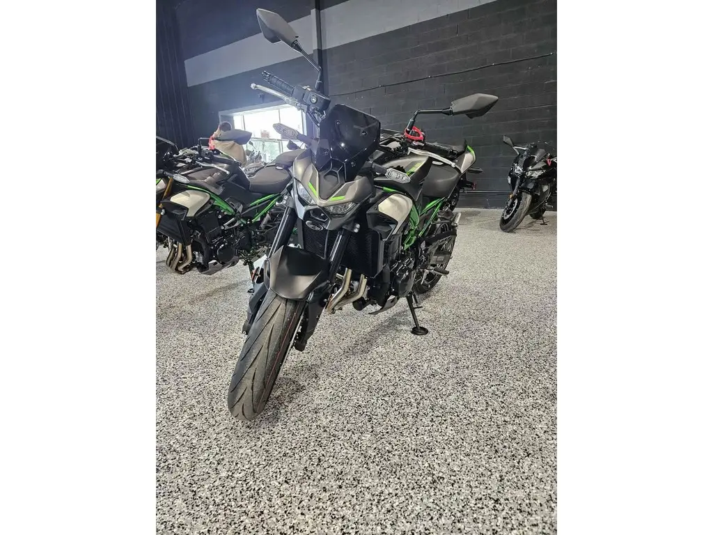 Kawasaki Z900  2025