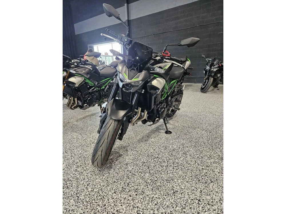 Kawasaki Z900 2025 alt