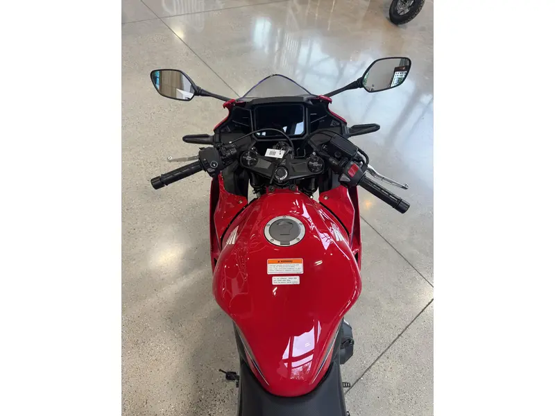 2025 Honda CBR500R thumbnail 3