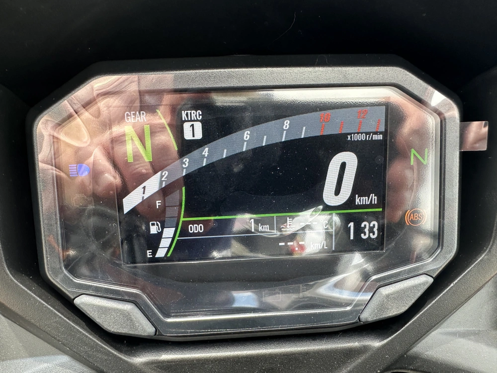 2025 Kawasaki Ninja 650 alt