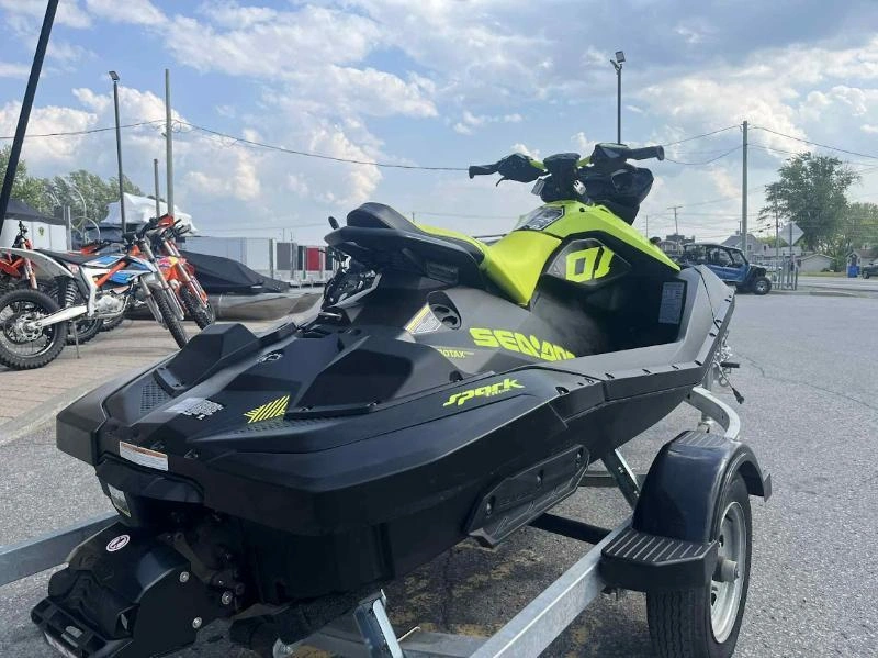 2023 Sea-doo Spark Trixx alt