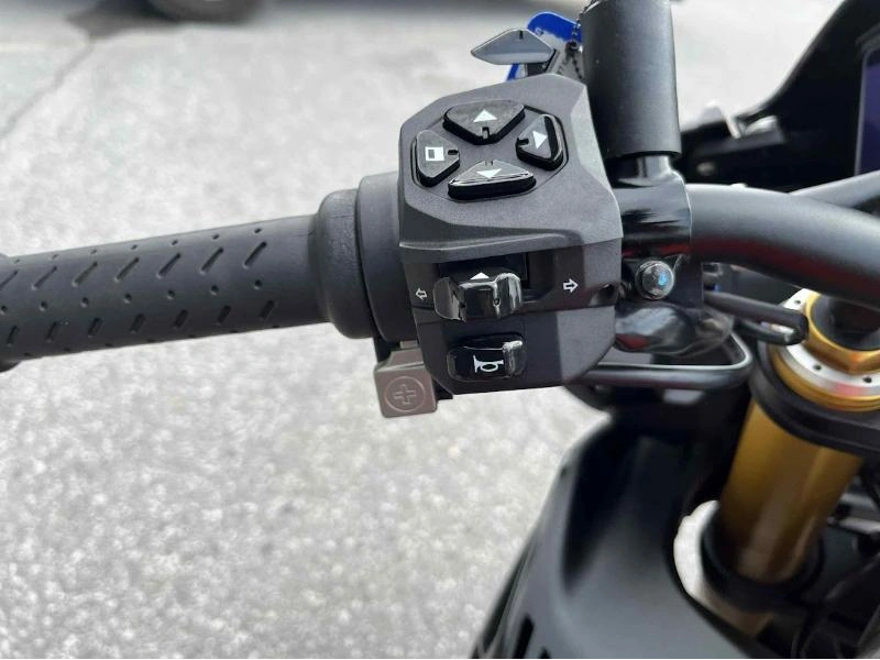 2022 Aprilia Tuono V4 alt