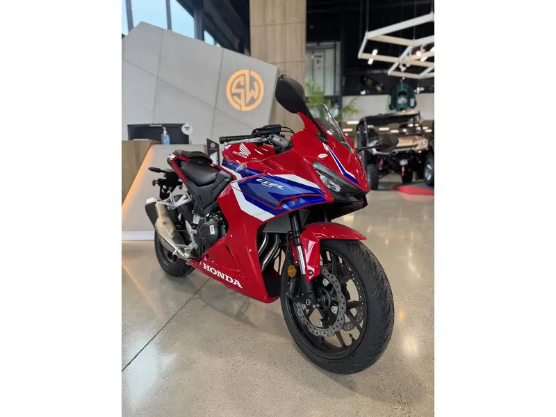 2025 Honda CBR500R thumbnail 8