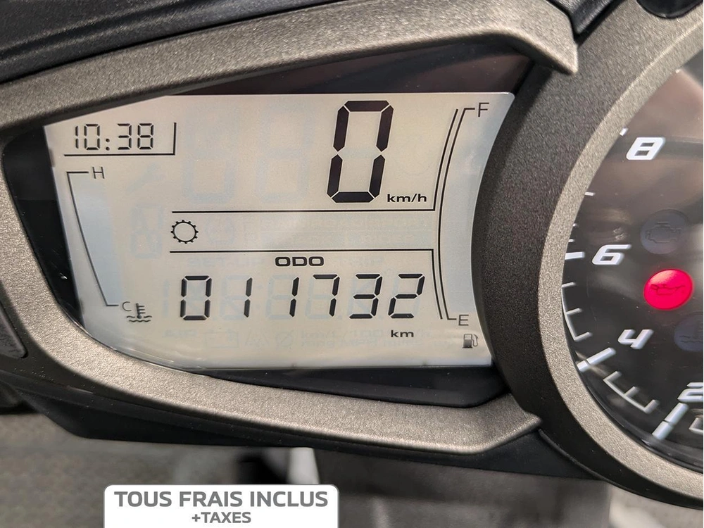 Triumph Street Triple 765 R 2022 alt