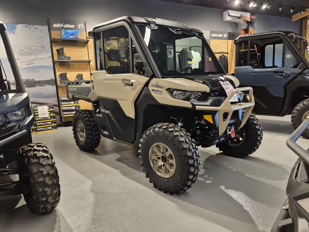 Can-Am DEFENDER LTD CAB HD10 2025