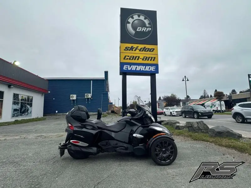 2014 Can-Am CAN-AM SPYDER RT-S 1330 SE6