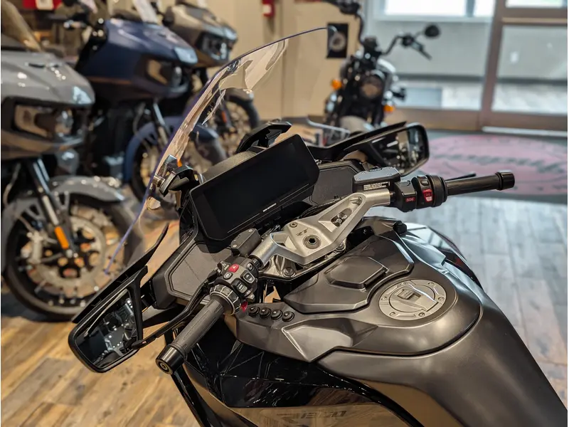 2026 BMW R 1300 RT // Triple Black