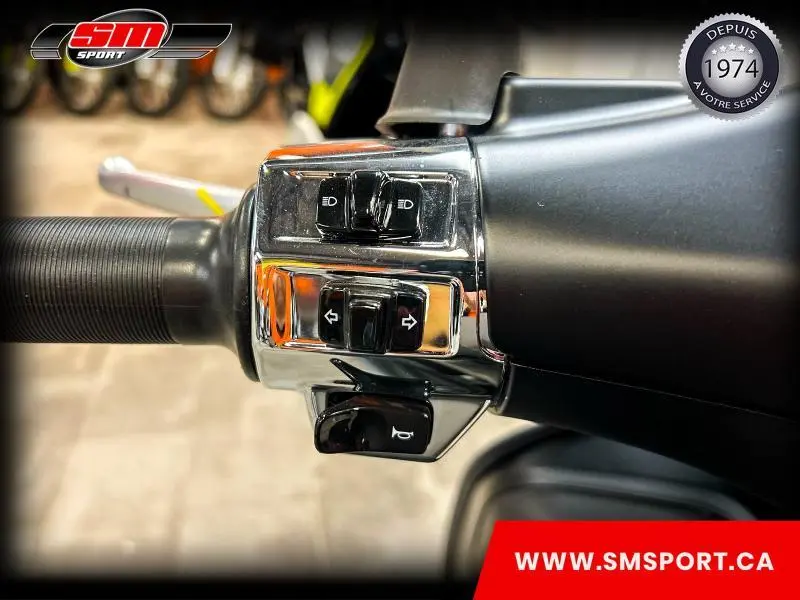 2025 Vespa Primavera Sport 50 iGet thumbnail 8