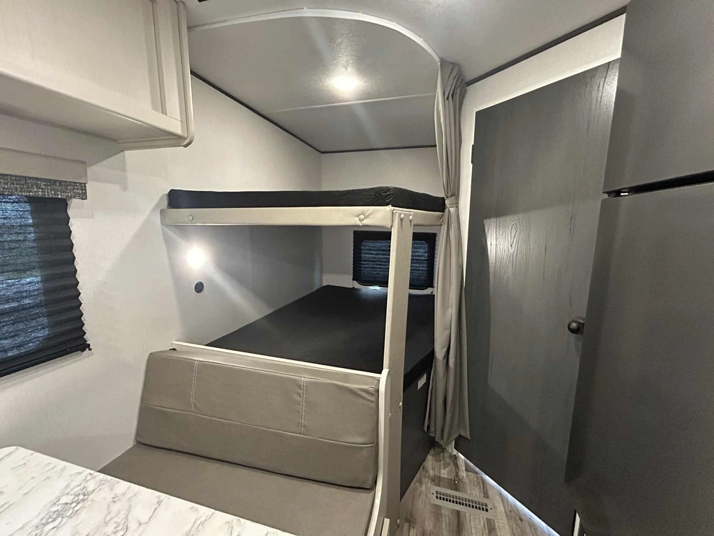 2026 Dutchmen Aspen Trail 25bh alt