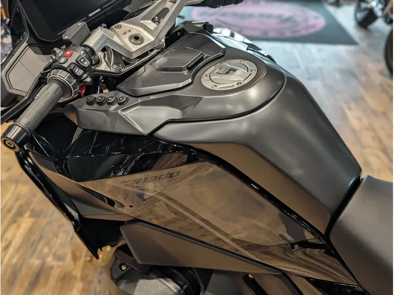 2026 BMW R 1300 RT // Triple Black