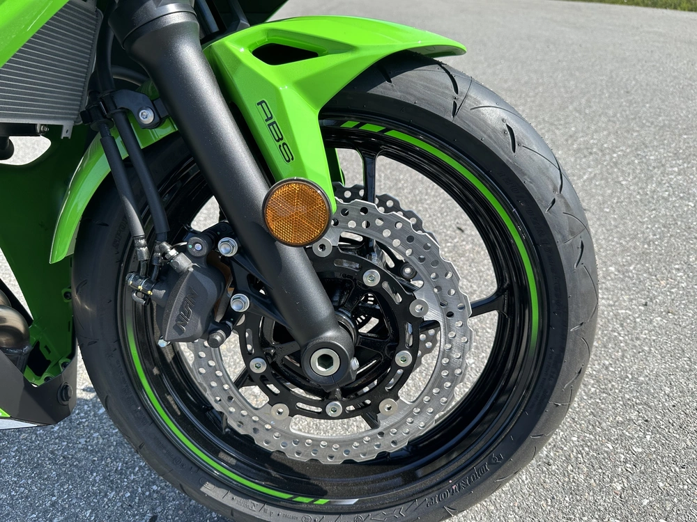 2025 Kawasaki Ninja 650 Krt alt
