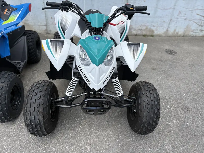 2025 Polaris OUTLAW 110 EFI - BRIGHT WHITE / RAD GREEN - Bright White / Radiant Green