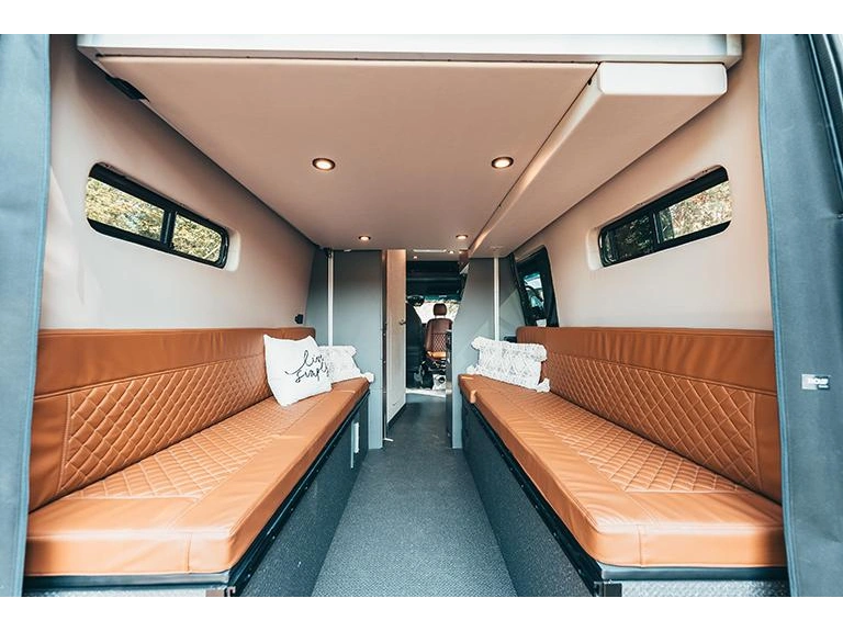 Uwagen Série 7 Overland 2026 alt