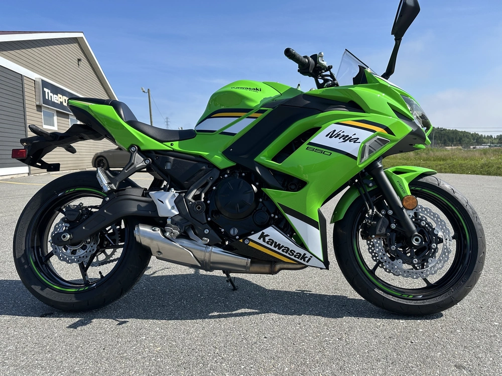 2025 Kawasaki Ninja 650 Krt alt