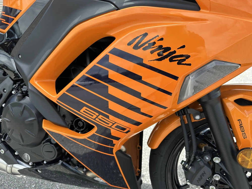 2025 Kawasaki Ninja 650 alt