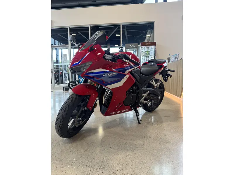 2025 Honda CBR500R thumbnail 5
