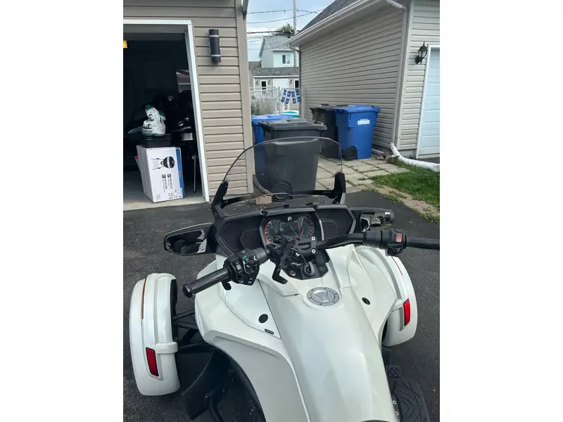 2017 Can-Am SPYDER F3 LIMITED (SE6)