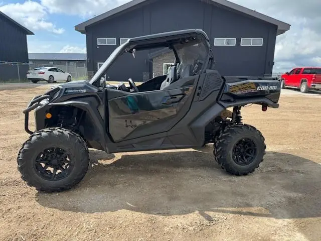 2023 Can-Am commander 700 xt