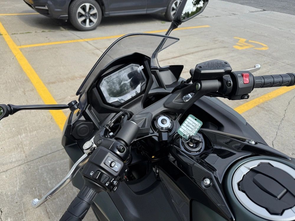 2025 Kawasaki Ninja 650 Abs alt