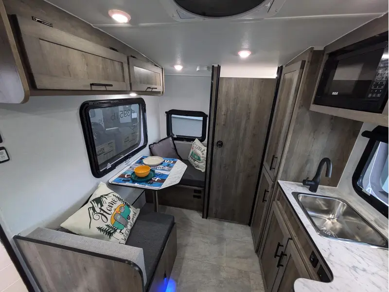 2025 Prolite Lounge