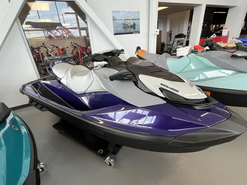 2025 Sea-Doo GTI SE 130 thumbnail 2