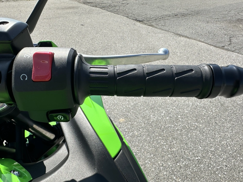 2025 Kawasaki Ninja 650 Krt alt