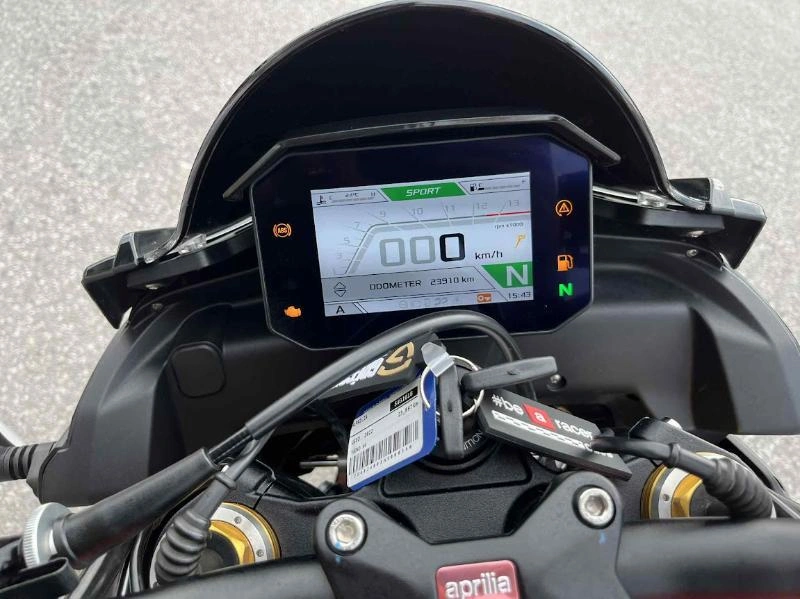 2022 Aprilia Tuono V4 alt