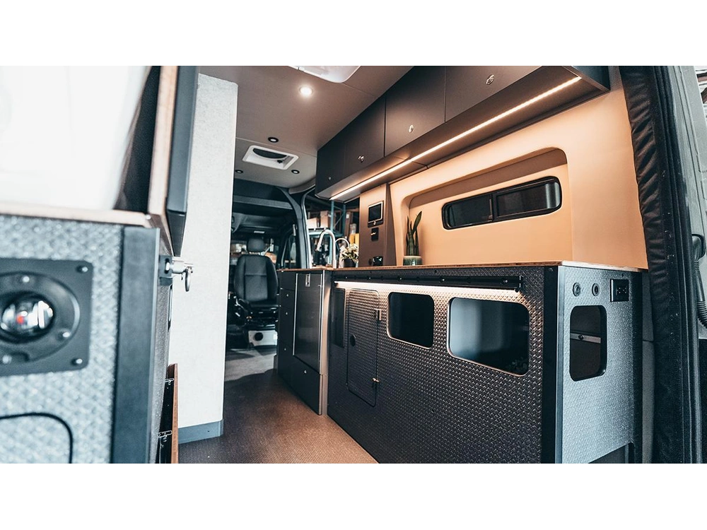 Uwagen Série 4 Overland 2026 alt