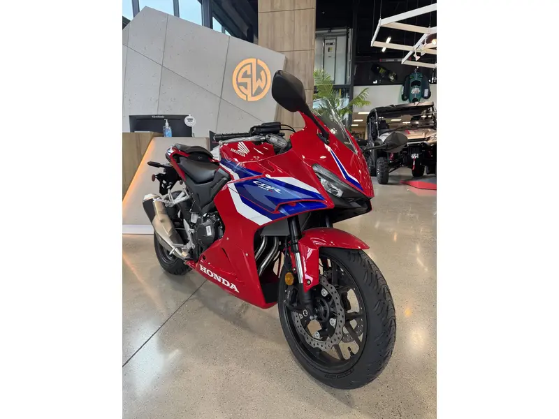 2025 Honda CBR500R thumbnail 4