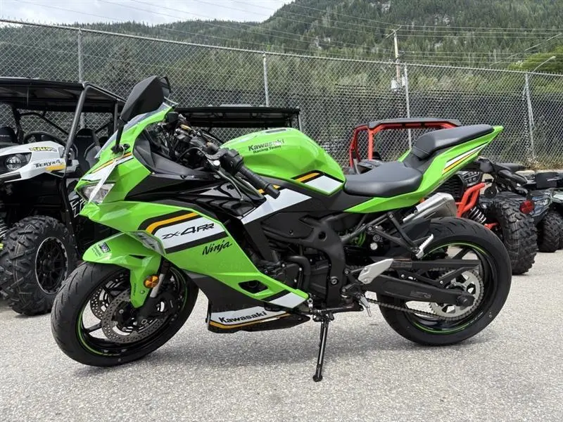 2025 Kawasaki Ninja ZX-4RR ABS - Metallic Matte Whitish Silver / Metallic Flat Spark Black