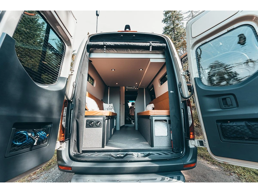 Uwagen Série 7 Overland 2026 alt