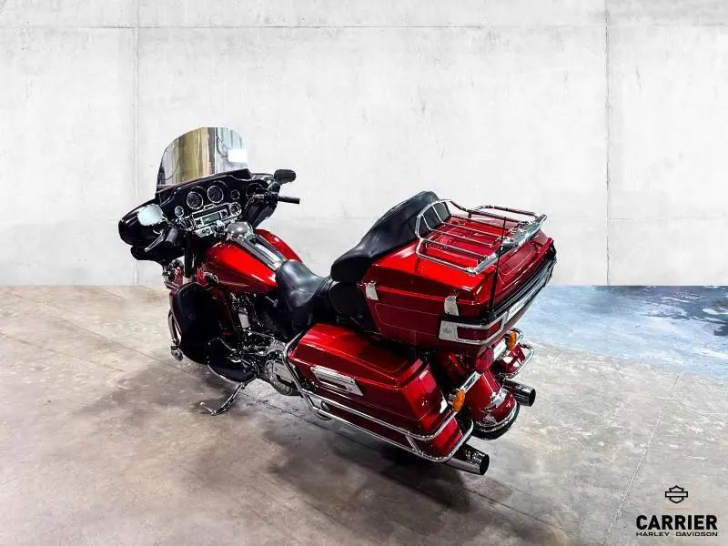 2013 Harley-Davidson Moto Harley-Davidson FLHTCU 2013