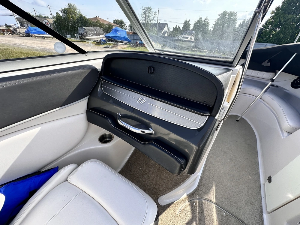 2011 Four Winns H220 alt