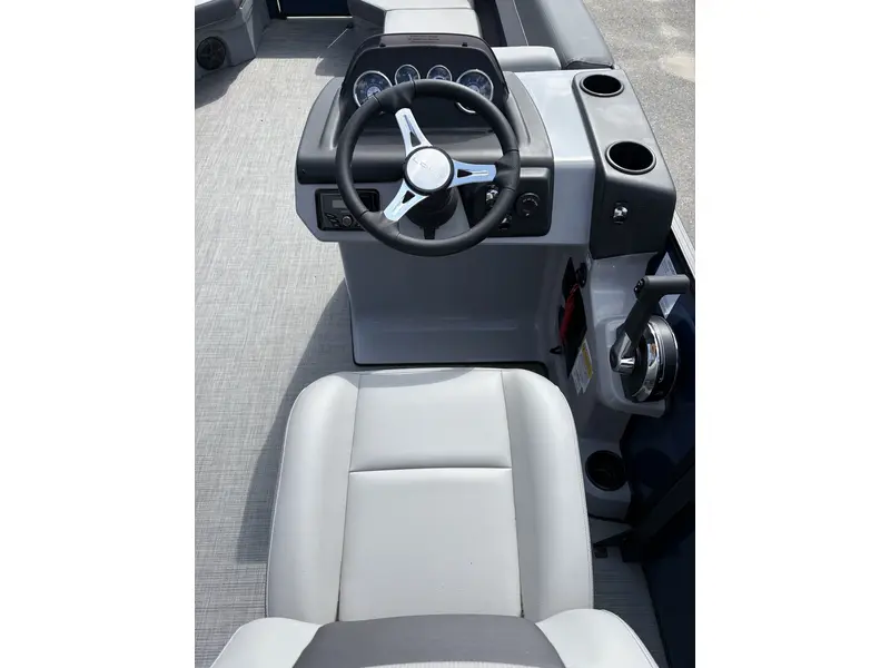 2025 Lowe Boats LS 210 thumbnail 6