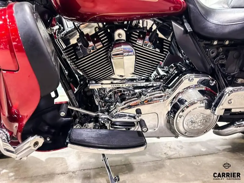 2013 Harley-Davidson Moto Harley-Davidson FLHTCU 2013