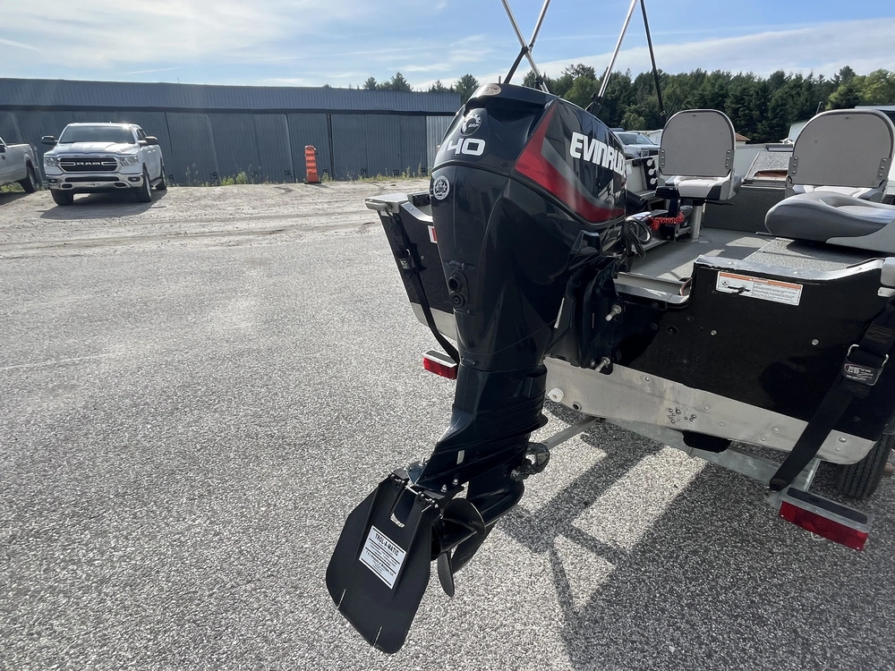 Smoker-craft Pro 1620 2014 alt