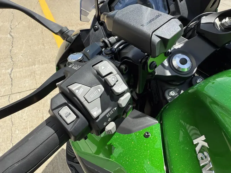 2025 Kawasaki NINJA 1100SX SE