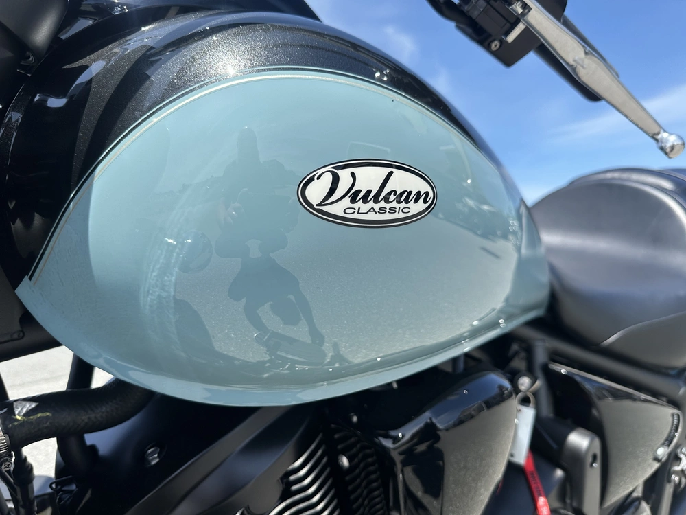 2025 Kawasaki Vulcan 900 Classic alt